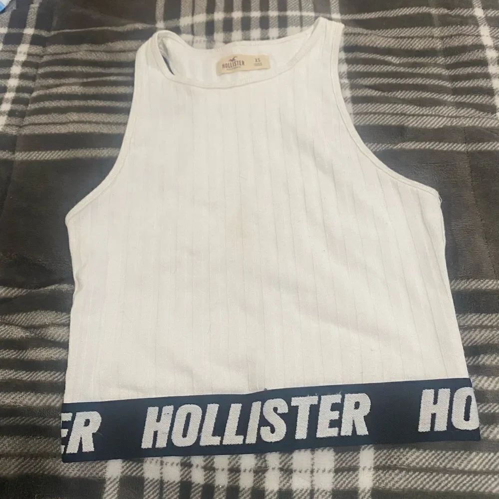 HOLLISTER BLACK HALTER CROPPED TANK TOP SIZE XXS